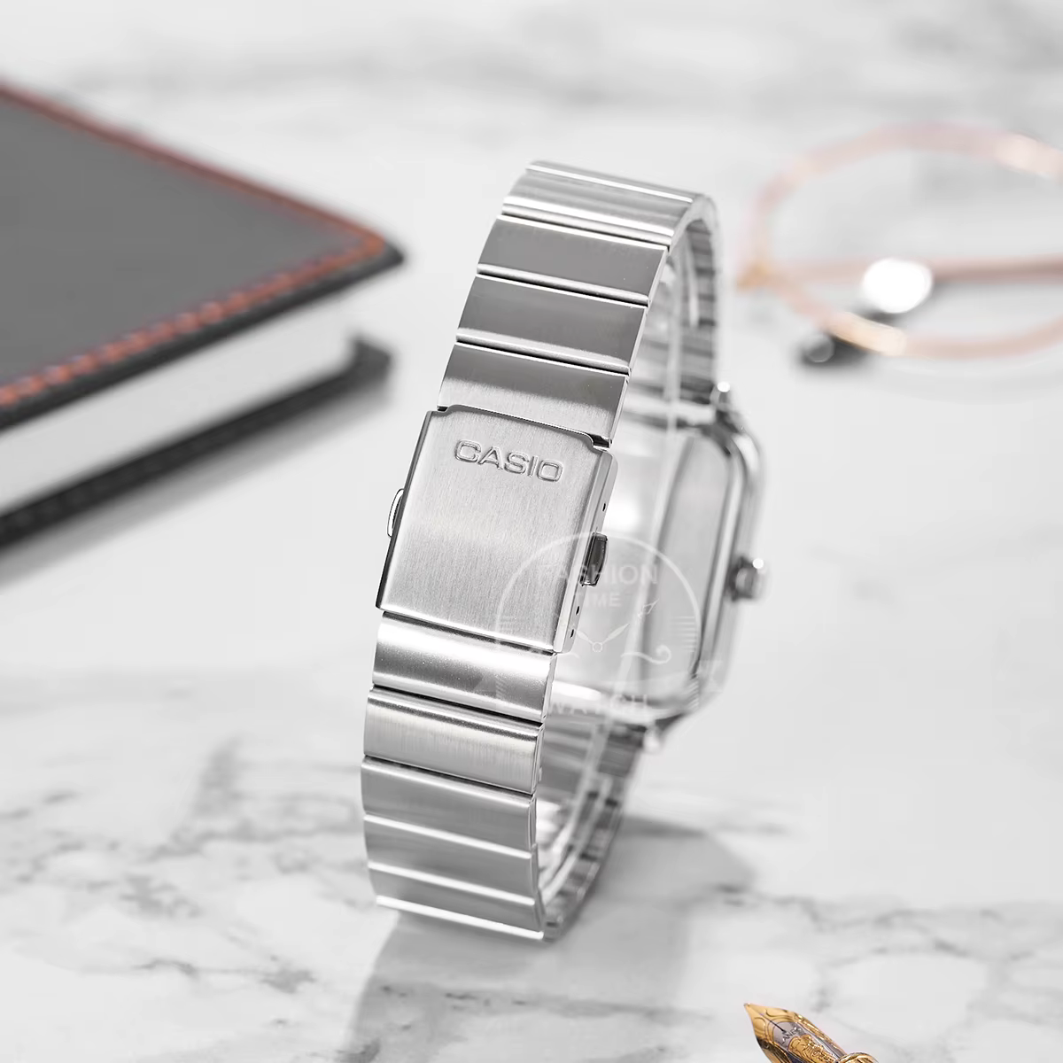 Montre Casio pour hommes simple à la mode