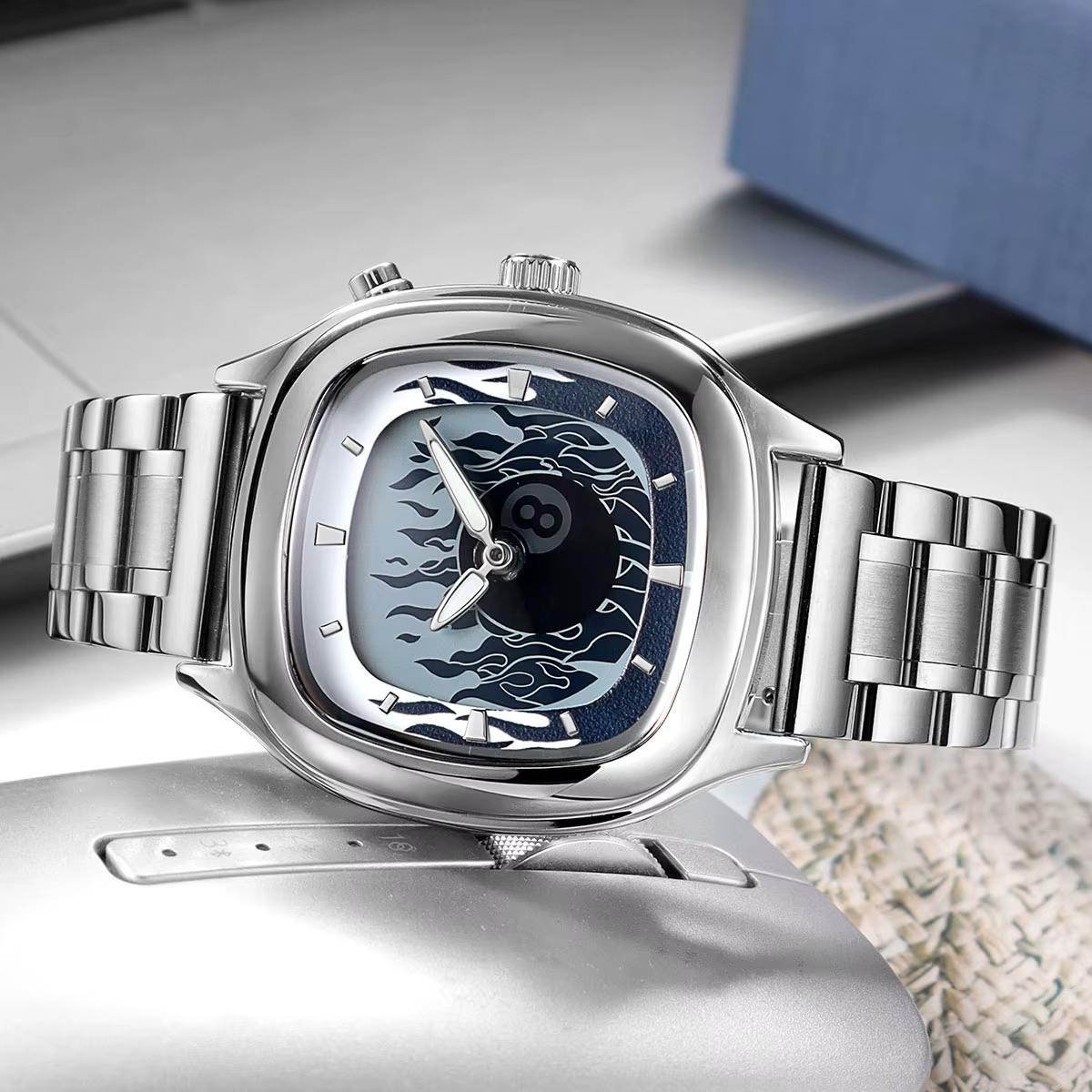 Montre rétro Millenium pour homme avec cadran flamboyant dynamique