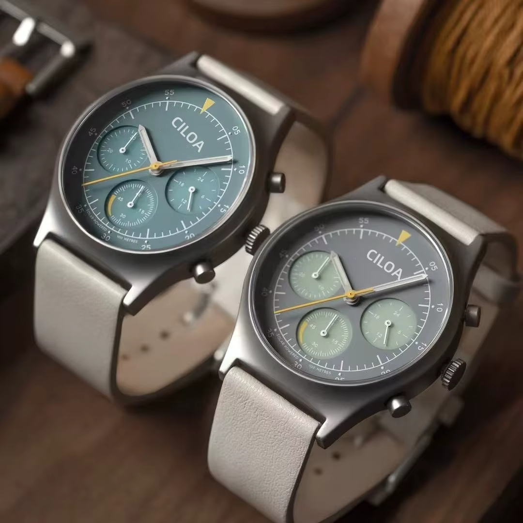 Montre à quartz multifonction