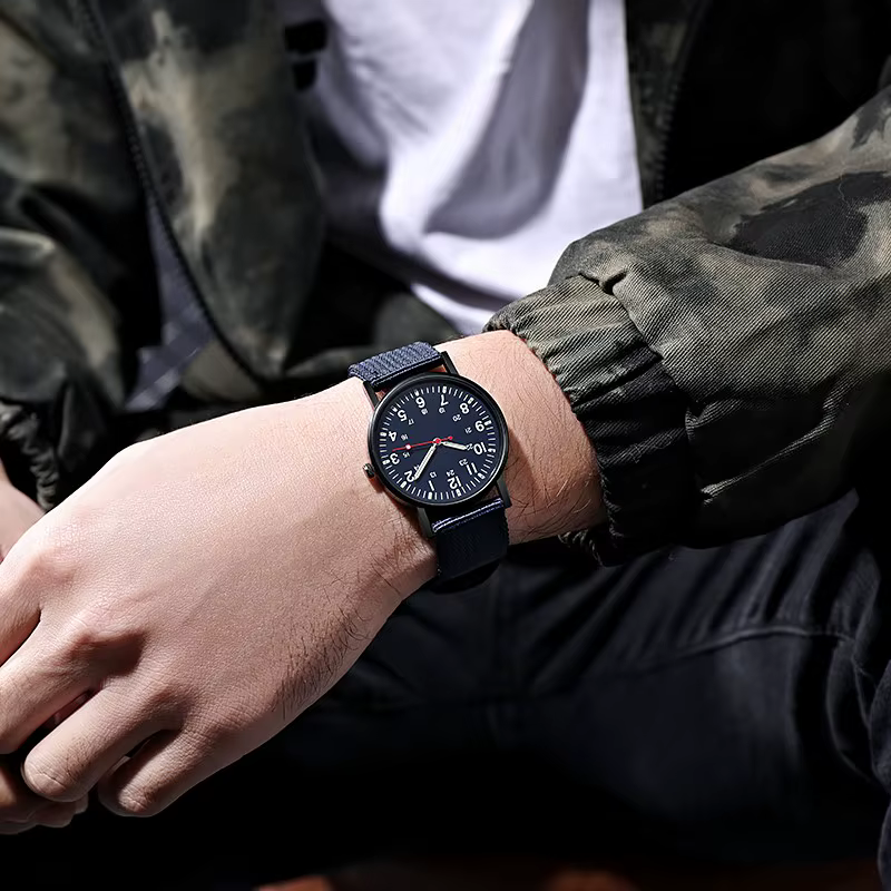 Design de luxe hommes montres lumineux main vent alliage