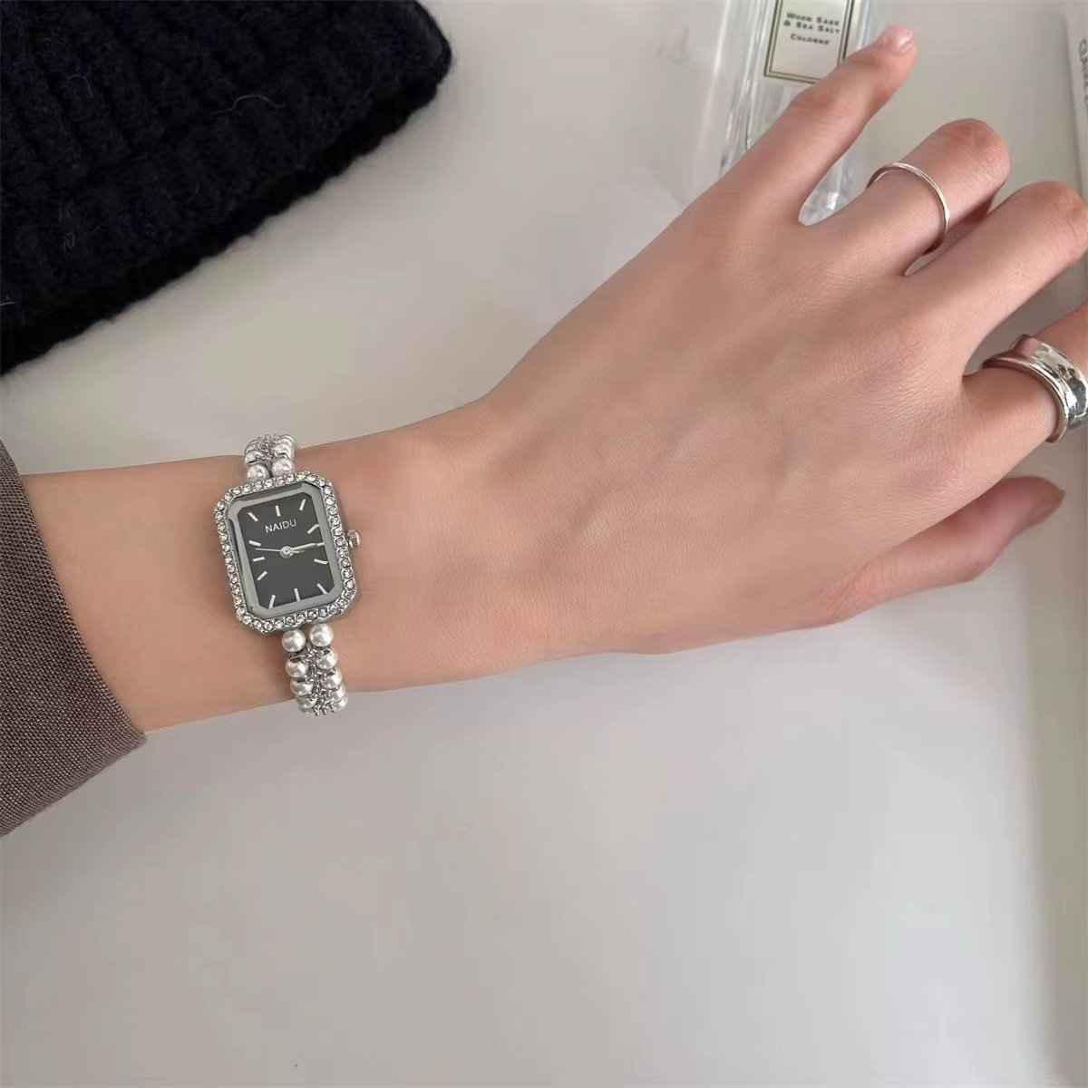 Montre-bracelet carrée pour femme