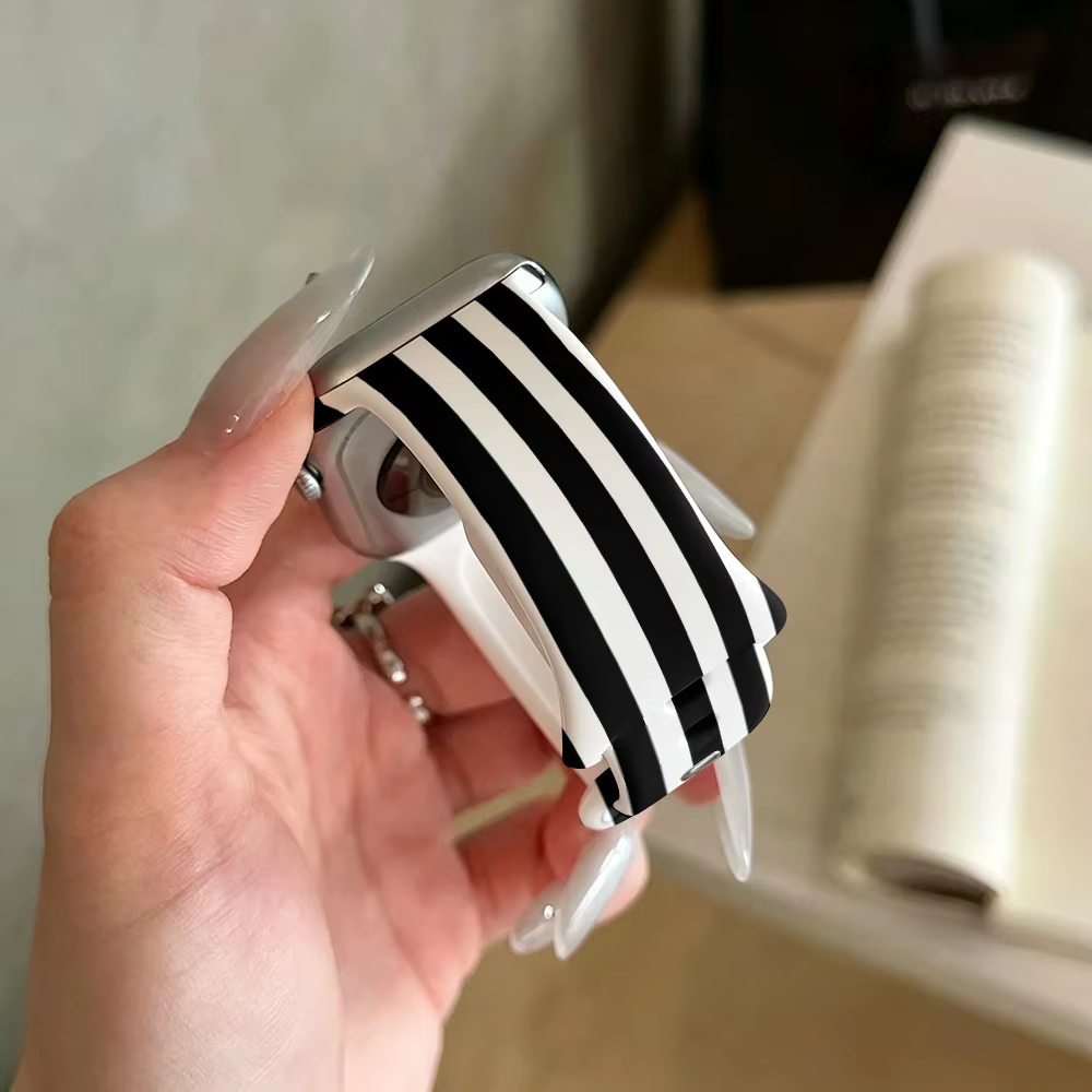 Bracelet tendance à rayures noires et blanches pour Apple Watch