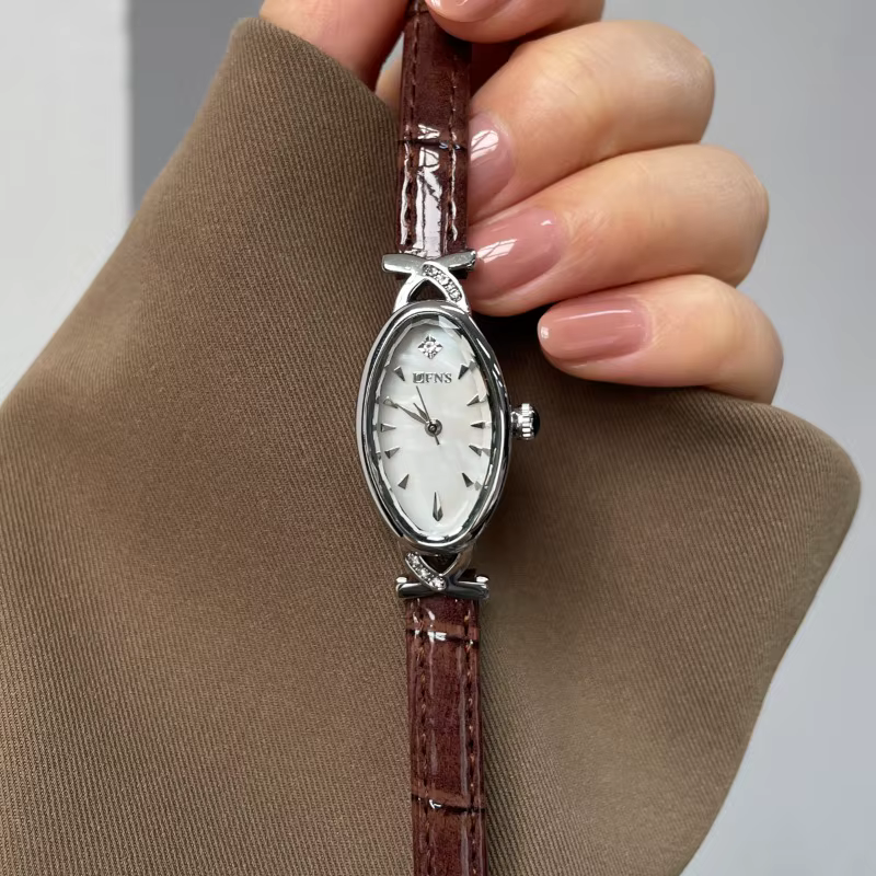 2025 montre à Quartz de luxe pour femmes ovale saphir décontracté dames horloge étanche en cuir marron élégant