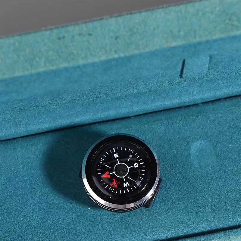 Mini boussole de survie portable à bouton amovible pour bracelet de montre