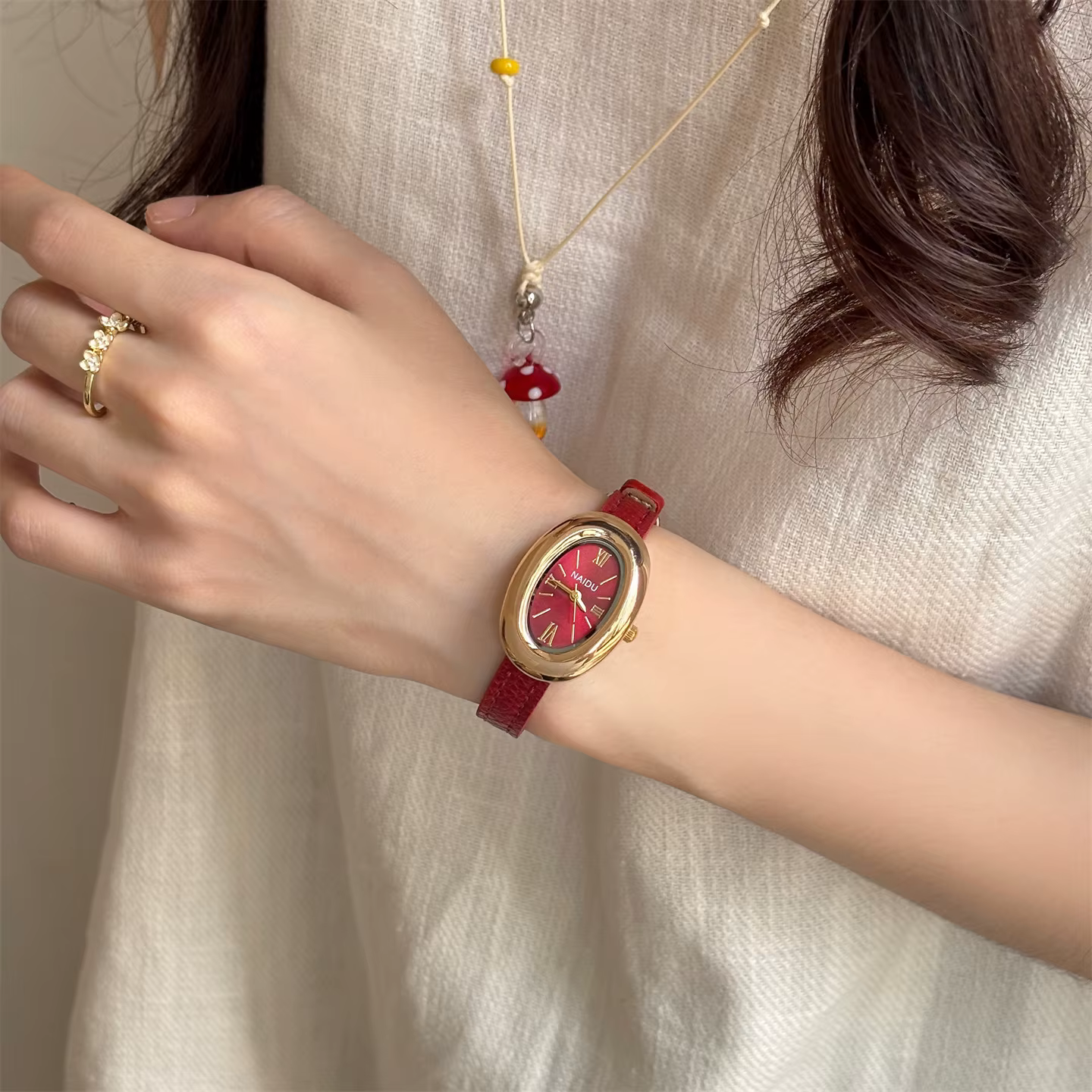 Nouvelle montre pour femme à cadran ovale