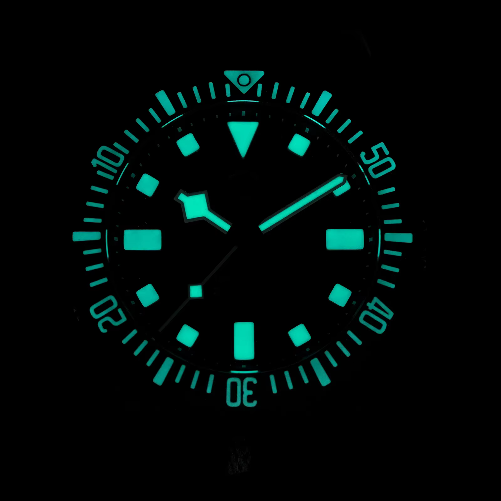 Watchdives EXD 40 Montre à quartz en titane VH31 avec verre saphir et lunette en céramique BGW9 Lume 200M