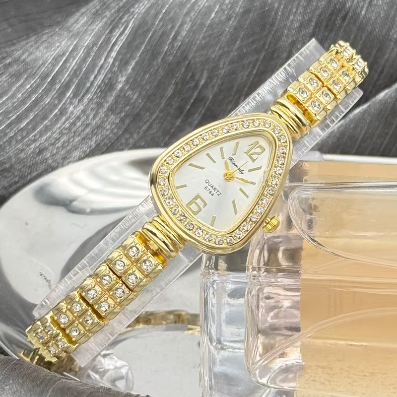 Montre bracelet serpent élégante