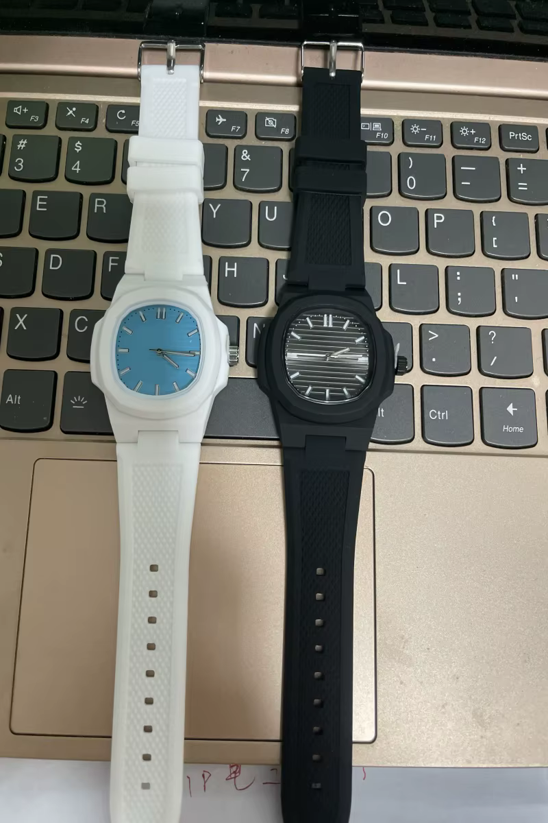 Montre de sport unisexe Nautilus avec bracelet en silicone