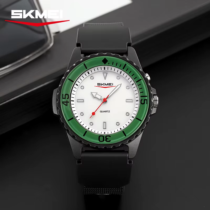 SKMEI 2433 Nouvelle Montre à Quartz Simple d'Extérieur pour Étudiants (Hommes et Femmes)