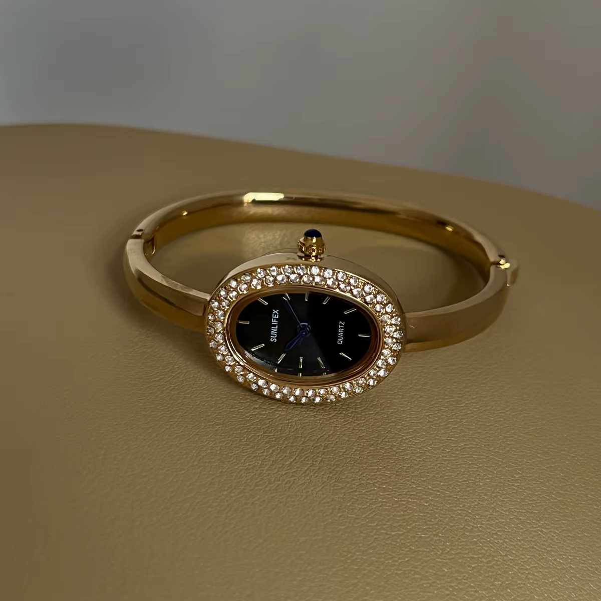 Montre ovale pour femmes