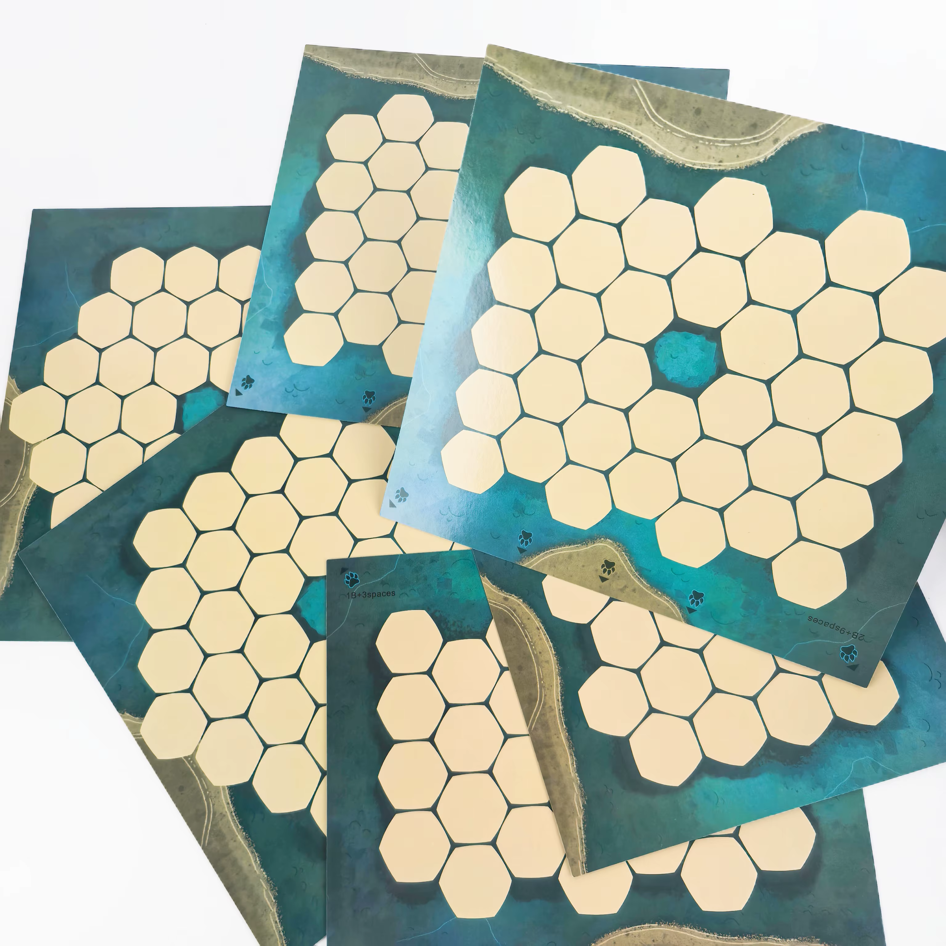 Accessoires de jeu Harmonies Map Expansion Pack |   Ensemble de 6 nouveaux jeux de plateaux |   Nécessite le jeu de base pour jouer |   Ajoute variété et stratégie