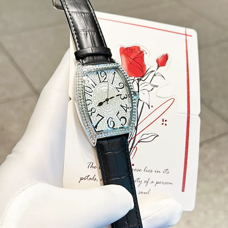 2025 nouveau carré hommes grand cadran Tonneau forme montre