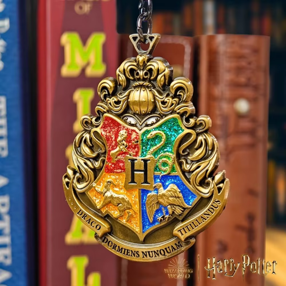 Porte-clés avec Badge en métal gaufré, véritable Harry Potter, accessoires de Cosplay, Film, télévision, sac à dos périphérique, ornements suspendus, cadeaux