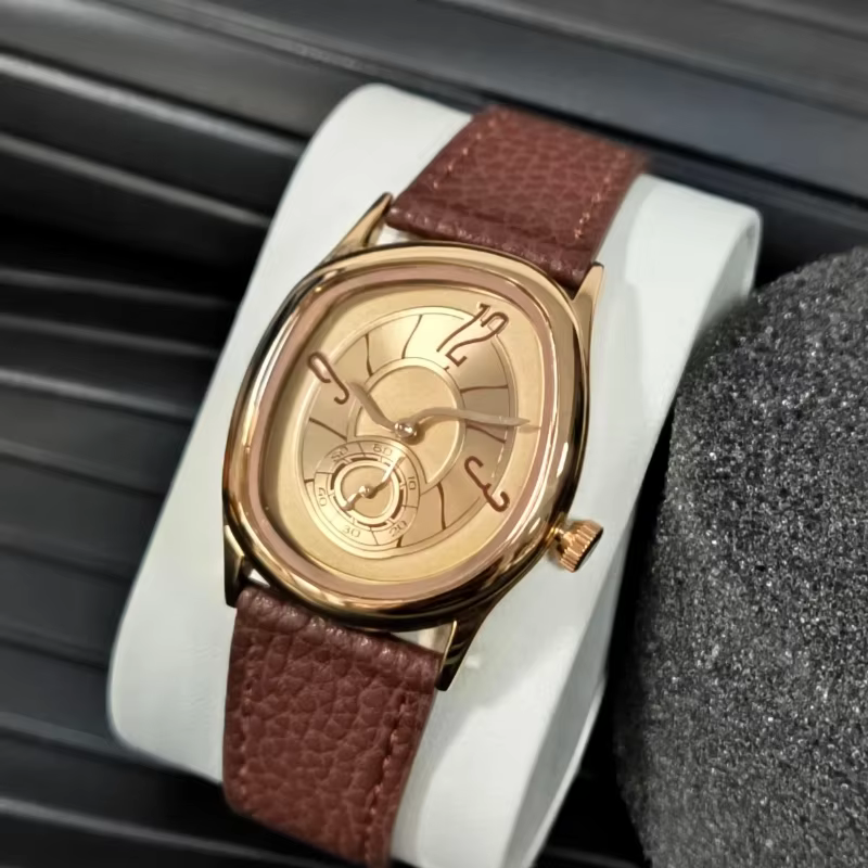 Nouvelle montre carrée de luxe avec design torsadé