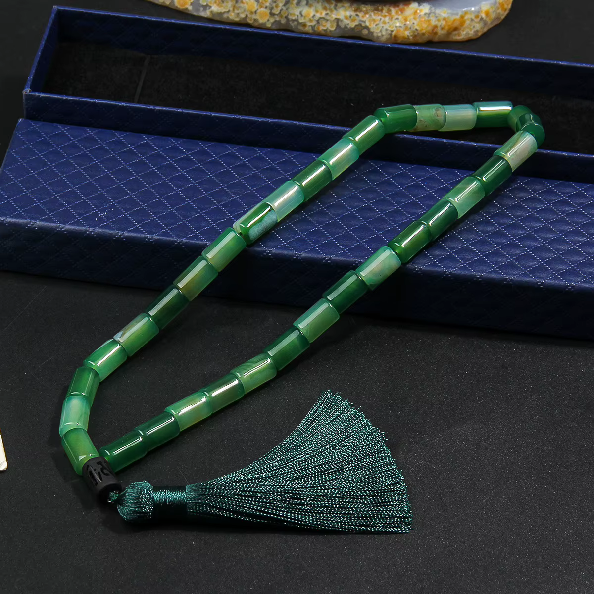 Bracelet de prière en perles d'agate 8 * 12 mm avec bracelet pendentif pompon vert - un cadeau idéal pour l'Eid al Fitr et le Ramadan