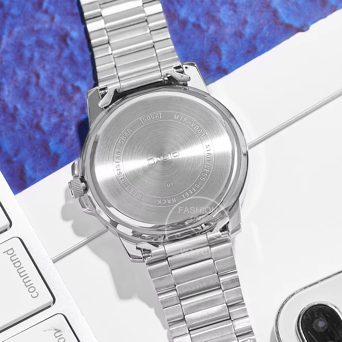 Montre Casio pour hommes simple à la mode
