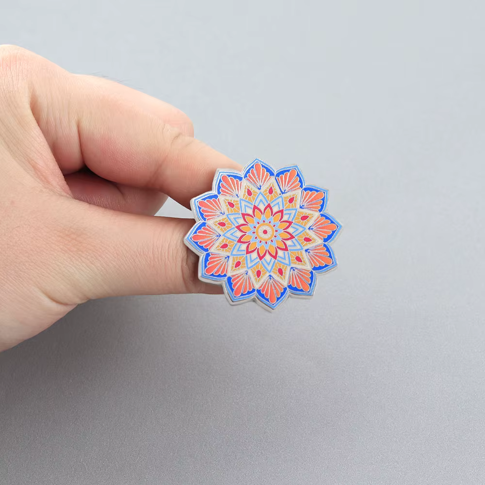 Épinglette Mandala en émail, Art psychédélique de géométrie sacrée, Badge de méditation et de guidance spirituelle, Bijou décoratif