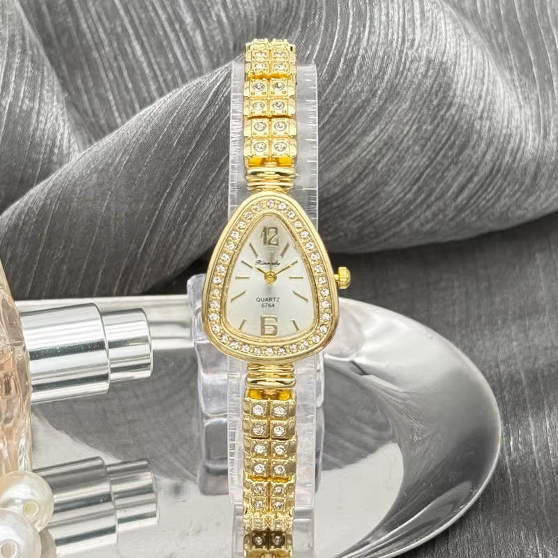 Montre bracelet serpent élégante