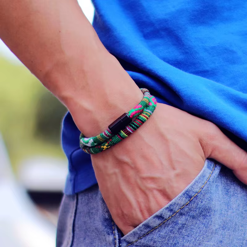Nouveau chez les hommes bohême corde Bracelet attirer magnétique