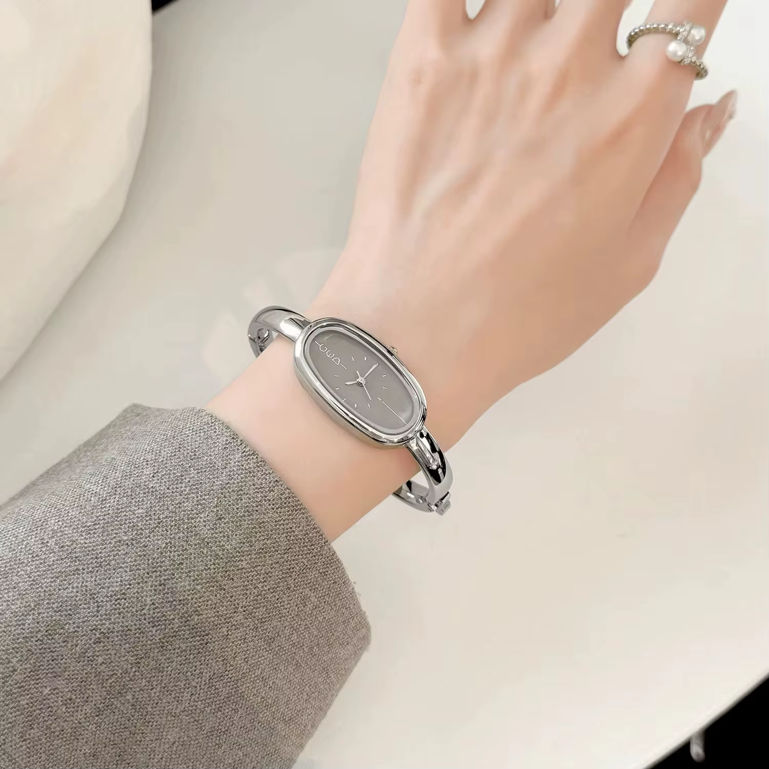Montre pour femme en argent