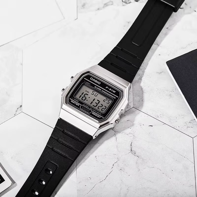 CASIO F-91WM-7A Montre simple rétro avec petit écran LCD carré