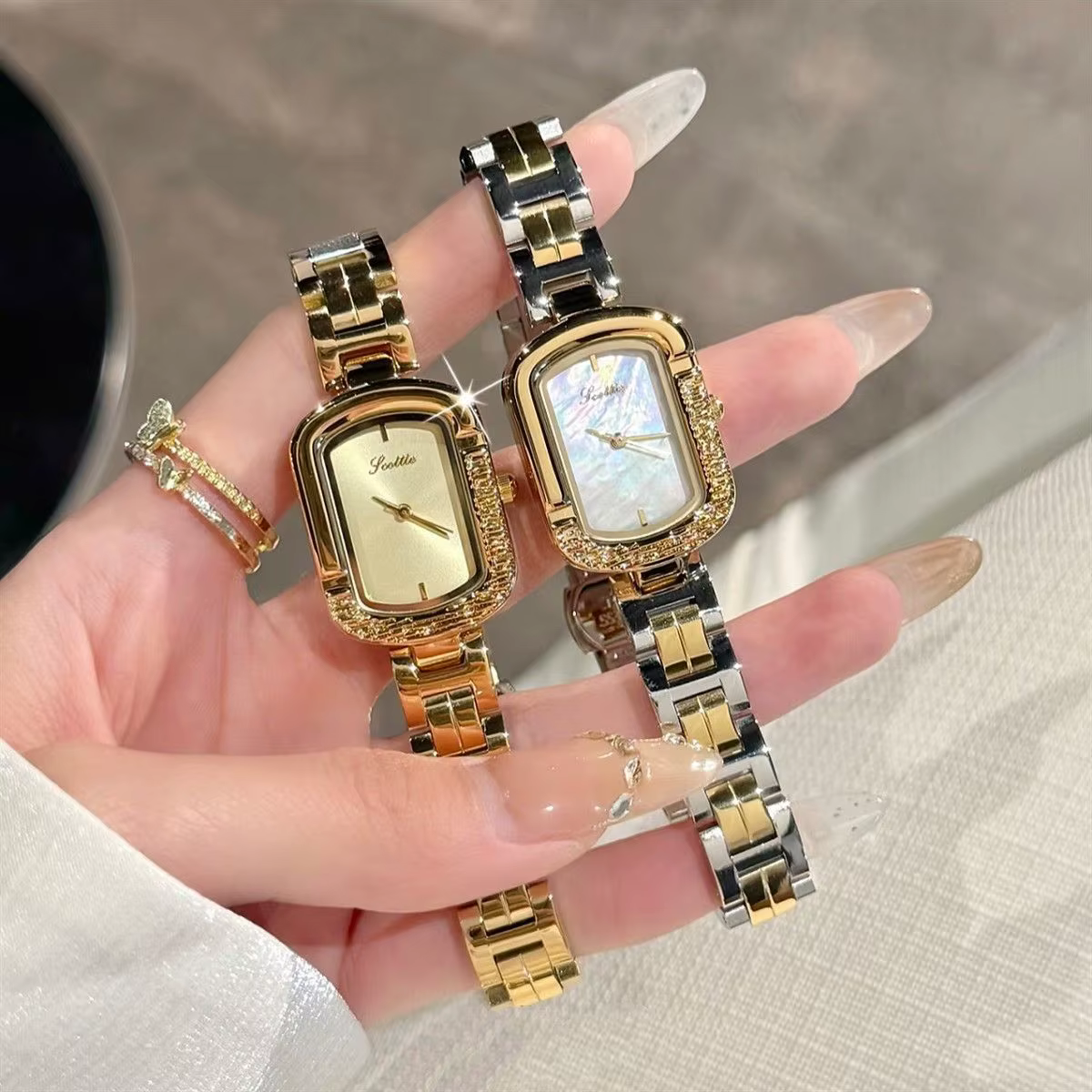 Montre carrée haut de gamme pour femmes, nouveau luxe, cadre asymétrique inhabituel, montre à Quartz en acier inoxydable doré, cadeau pour femmes, 2026