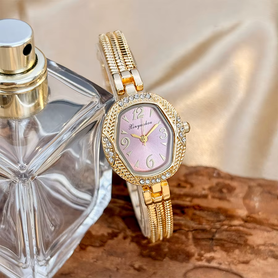 Petite montre élégante pour femme - Cadran hexagonal, design à pompon, montre vintage dorée