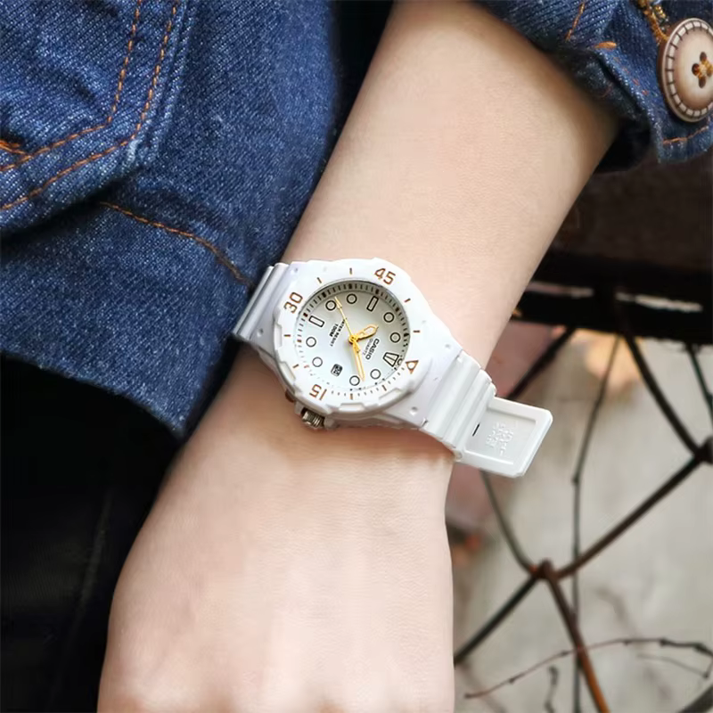Montre à quartz analogique pour femme Casio LRW-200H-7E2