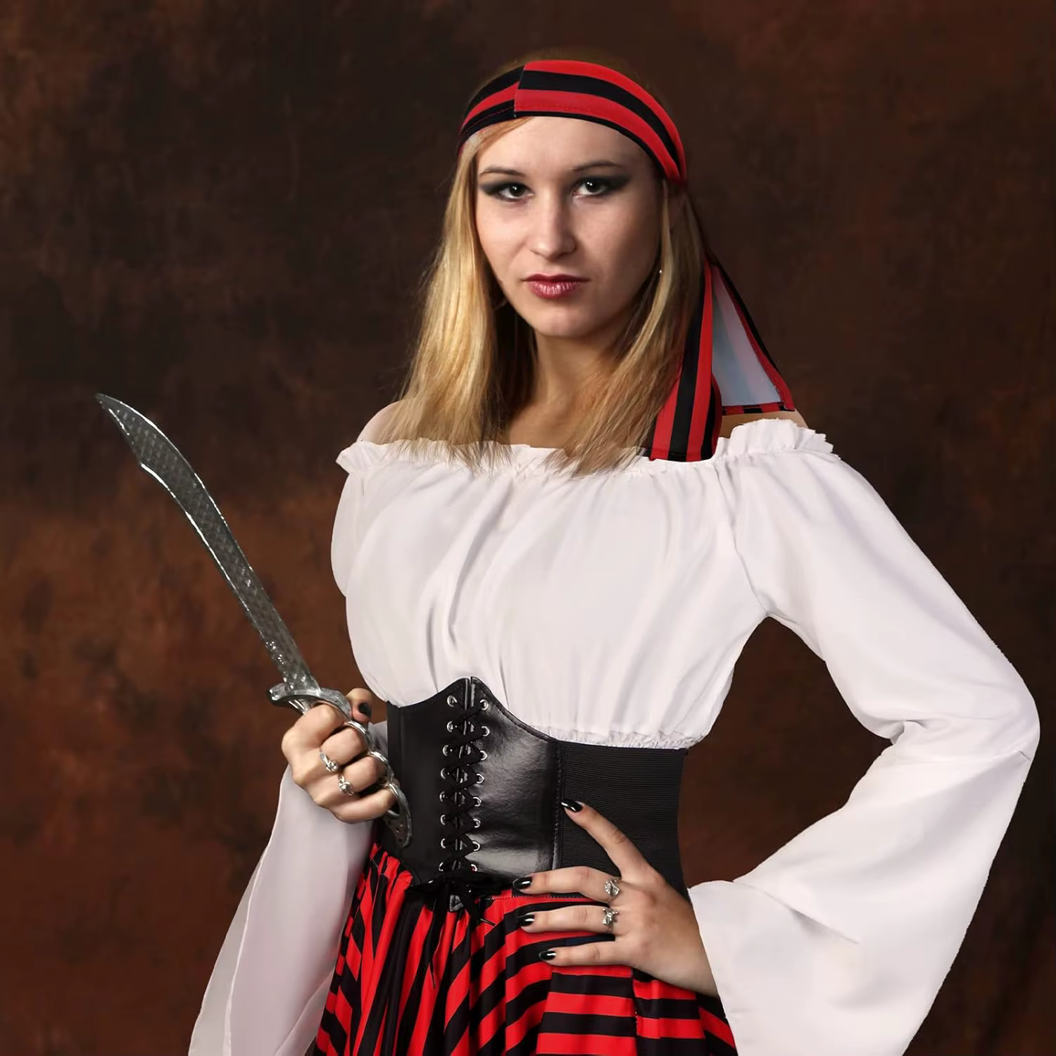 Costume de pirate pour femme pour Halloween, chemisier de pirate Renaissance, corset, ceinture, jupe de pirate pour fête d'Halloween, 4 pièces
