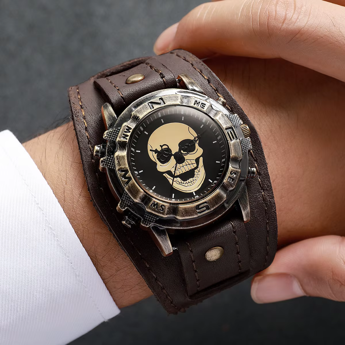 Montre pour homme avec cadran tête de mort rétro