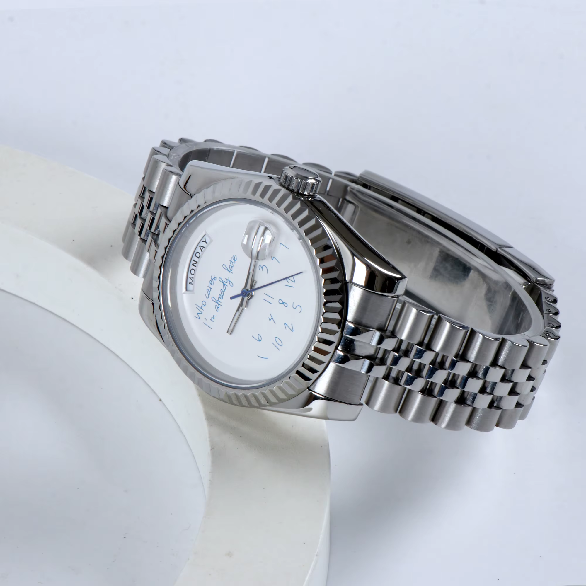 Montre MINUTESECOND 8285 pour qui soucie je suis déjà en retard 8285