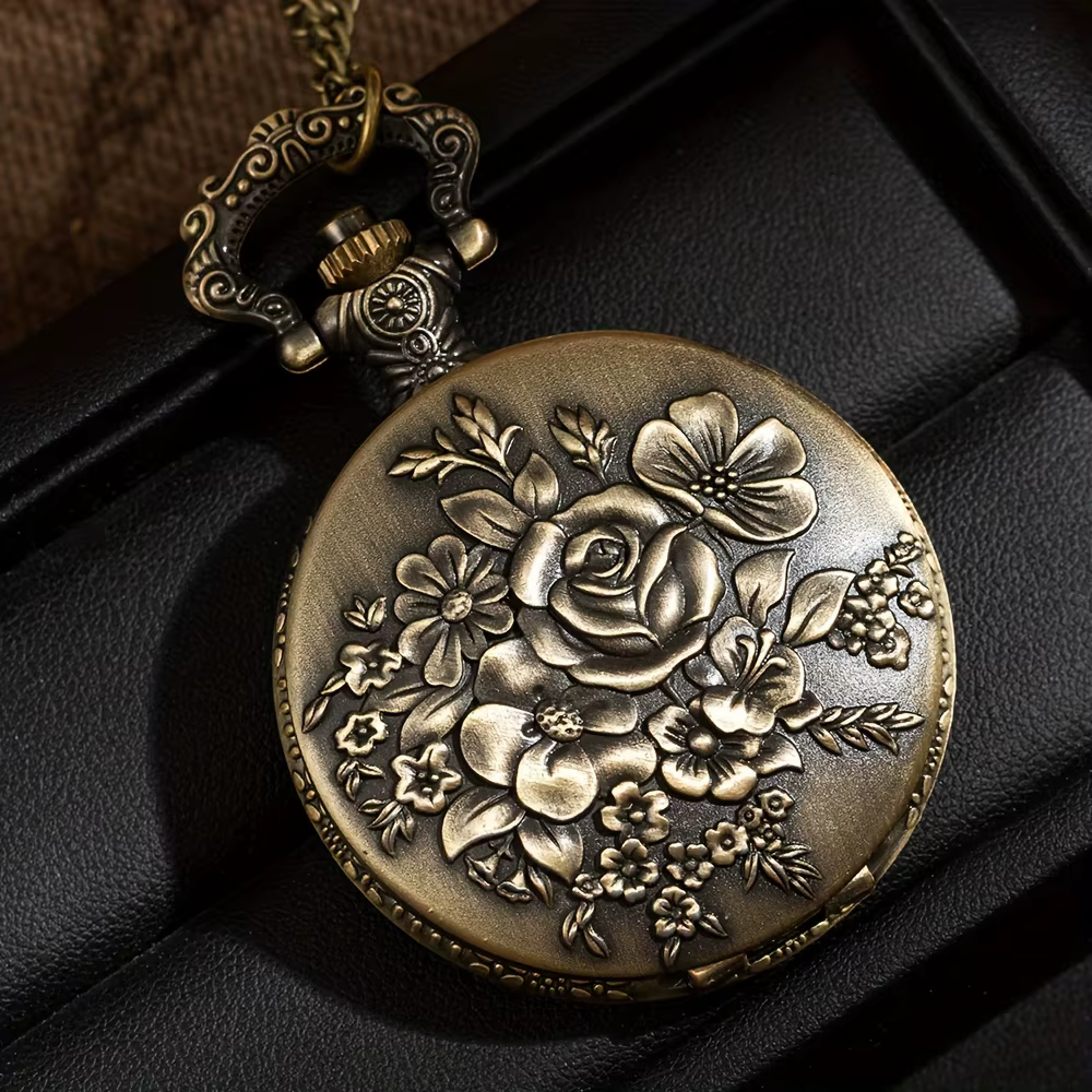 Montre de poche vintage en bronze à motif floral sculpté