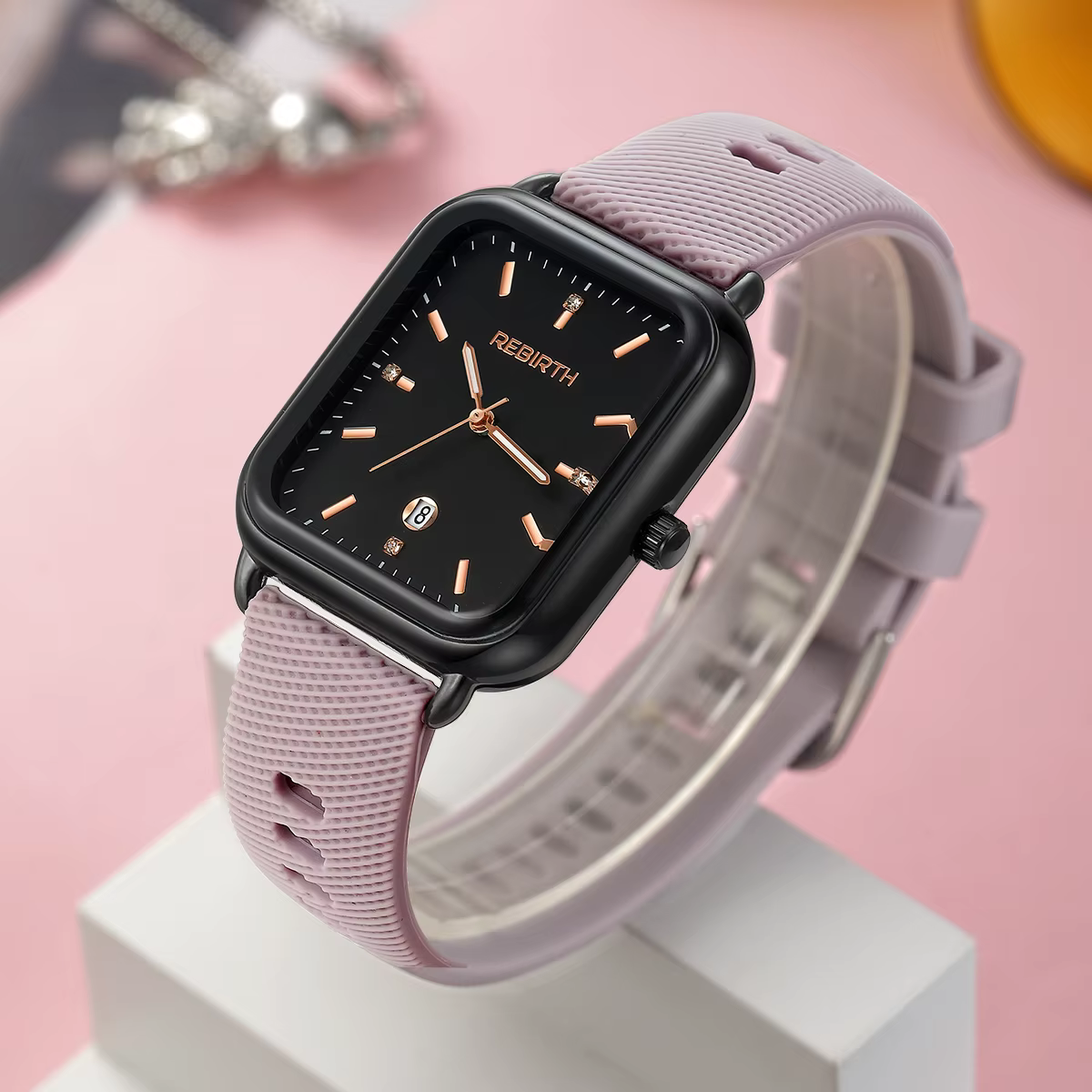 Nouvelle montre à quartz pour femme au design simple