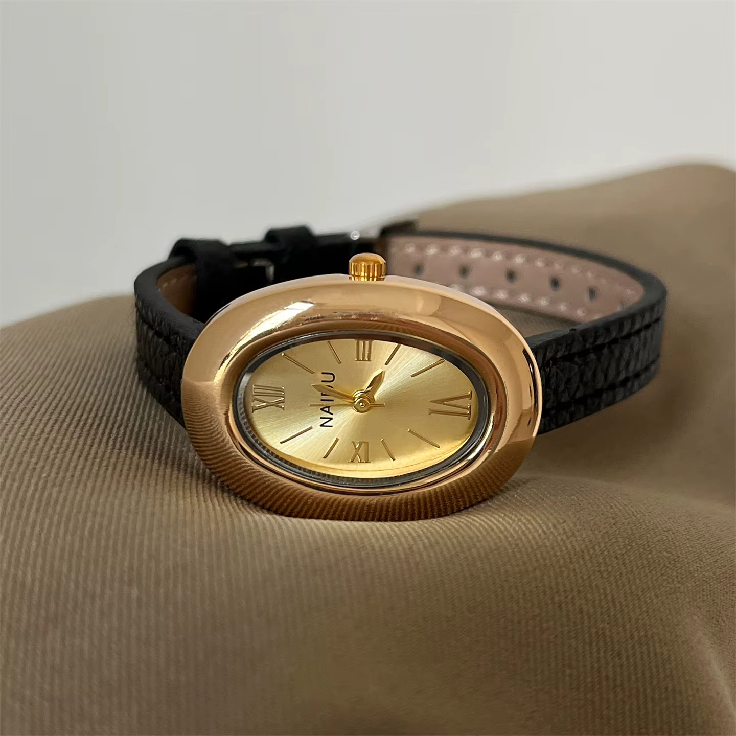 Nouvelle montre pour femme à cadran ovale