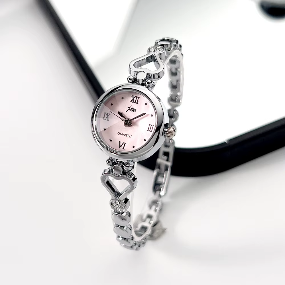 Montre pour femme compacte et raffinée
