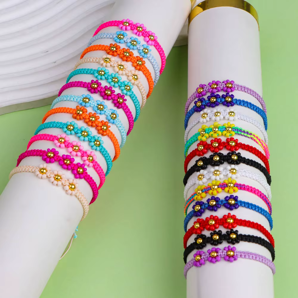Bracelet en perles de fleur de marguerite pour femmes, 12 pièces/lot, mélange de couleurs, élastique, extensible, fait à la main, bijoux