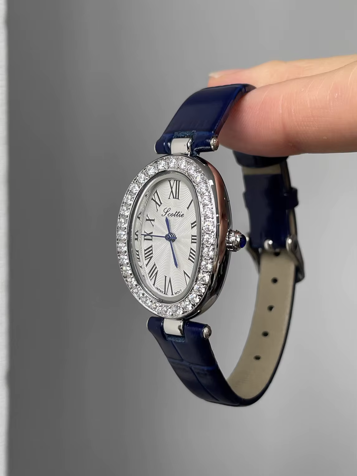 Montre-bracelet élégante pour femme, montre artistique pour femme, montre pour femme authentique de haute qualité, nouveau style 2025, montre tendance.