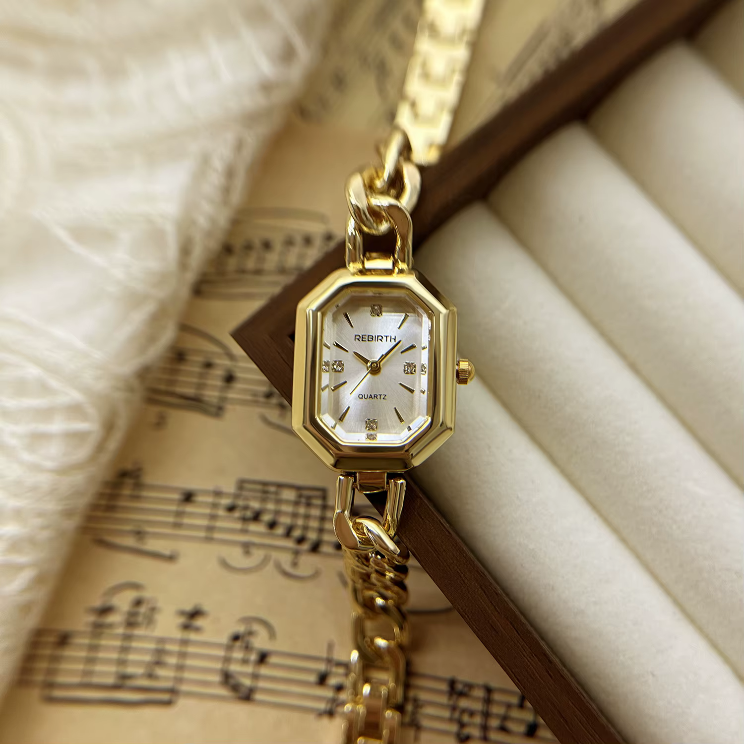 Montre simple, rétro, polyvalente et décontractée