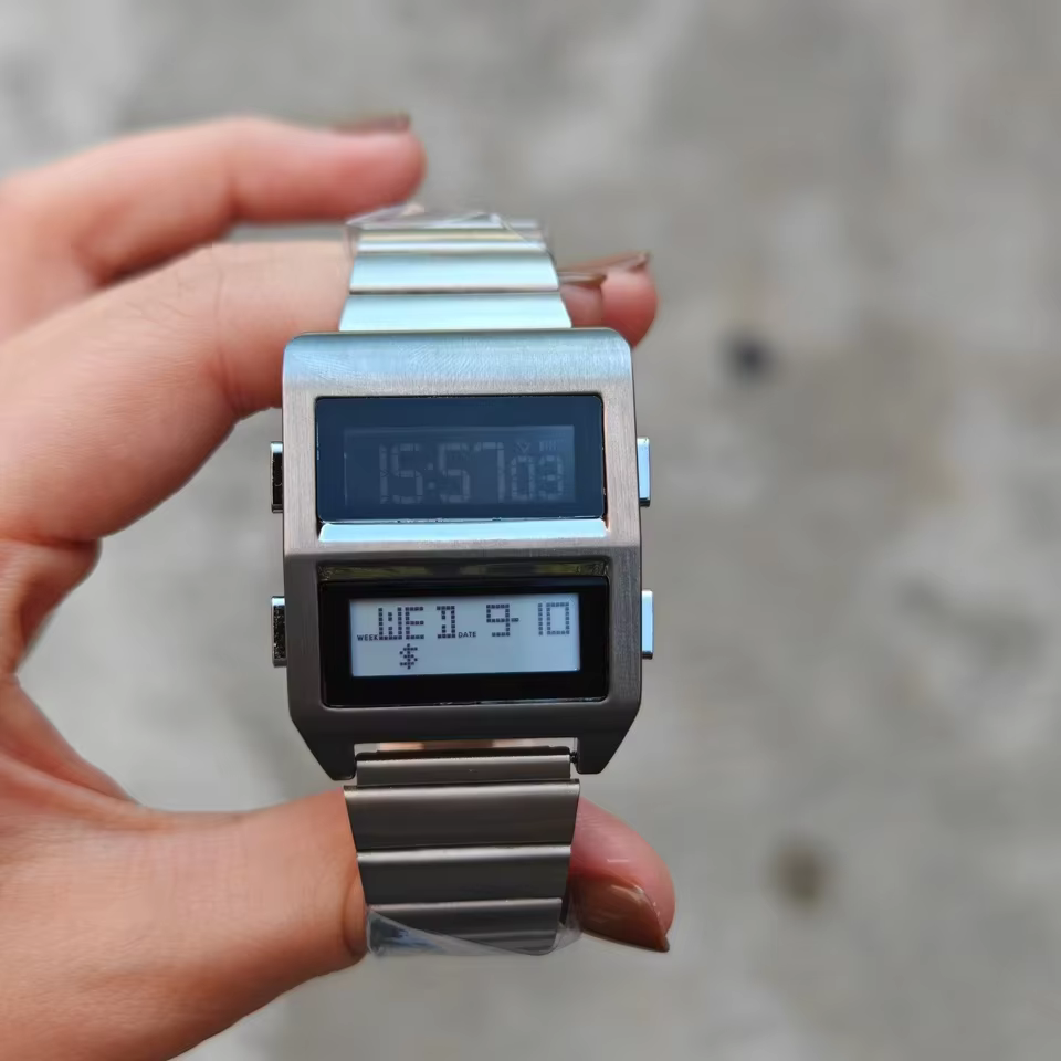 Montres électroniques pour hommes femmes Couple Vintage années 70 Style rétro-futuriste mode Led