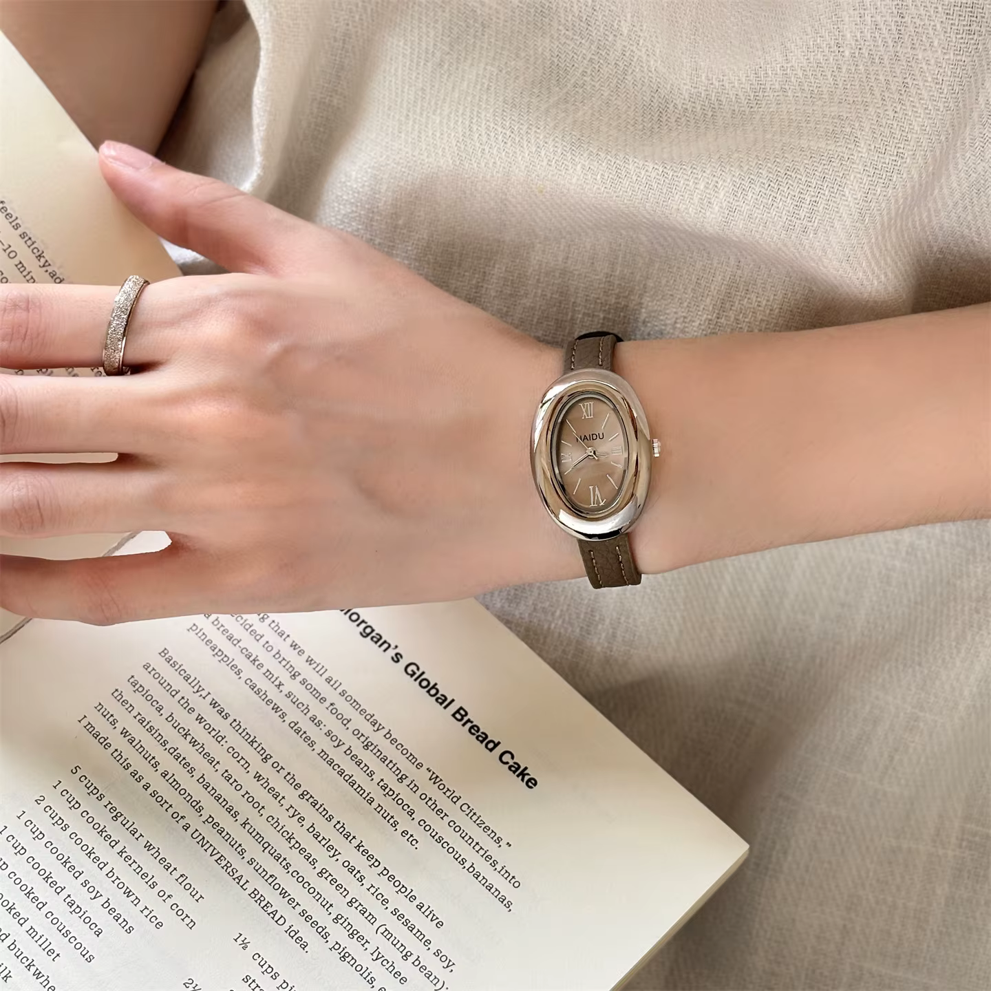 Nouvelle montre pour femme à cadran ovale