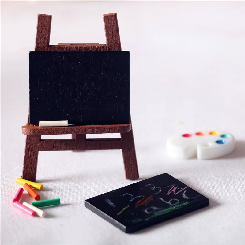 1 ensemble d'accessoires de bricolage pour maison de poupée, kit de tableau noir miniature avec support à craie, modèle de jouet de décoration de micro-paysage