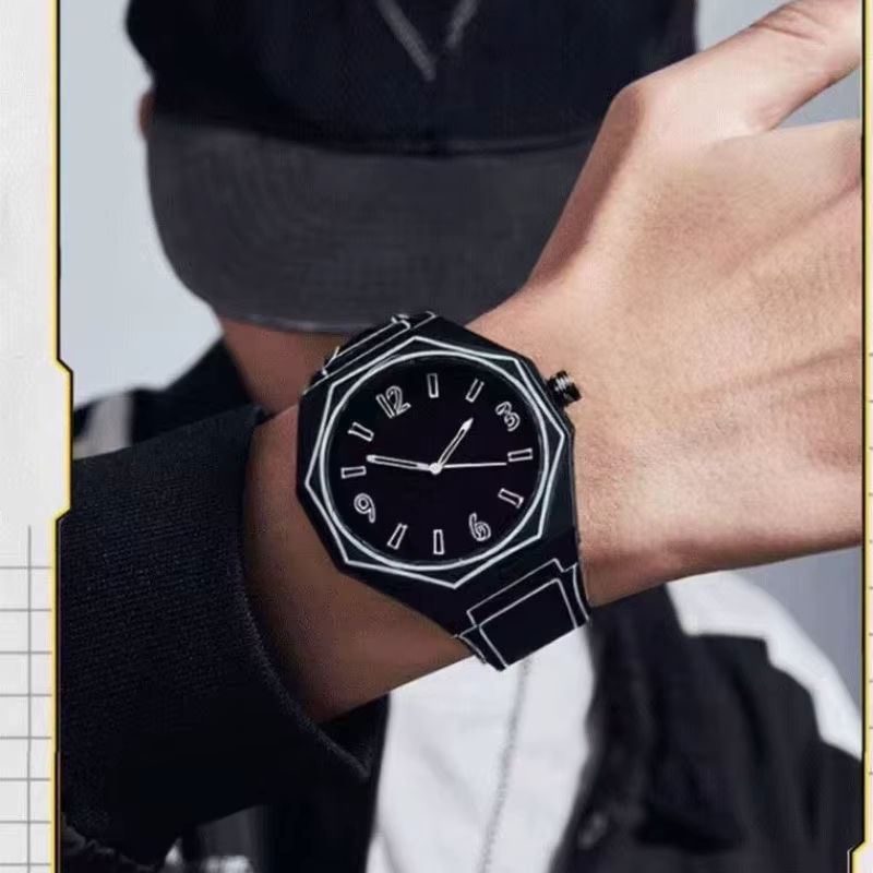 Nouvelle montre tendance style dessin animé