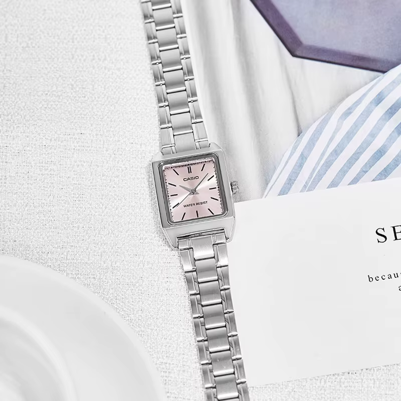 Montre à quartz carrée rétro pour femme Casio LTP-V007D