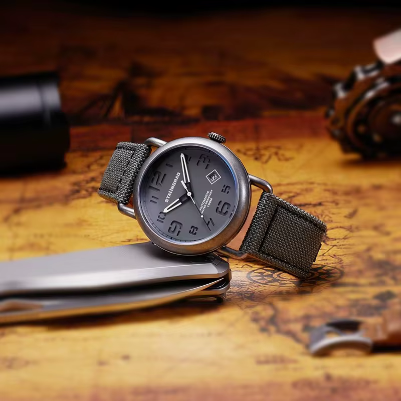 Montre pour homme de la série d'aventure originale et authentique STALINGRAD