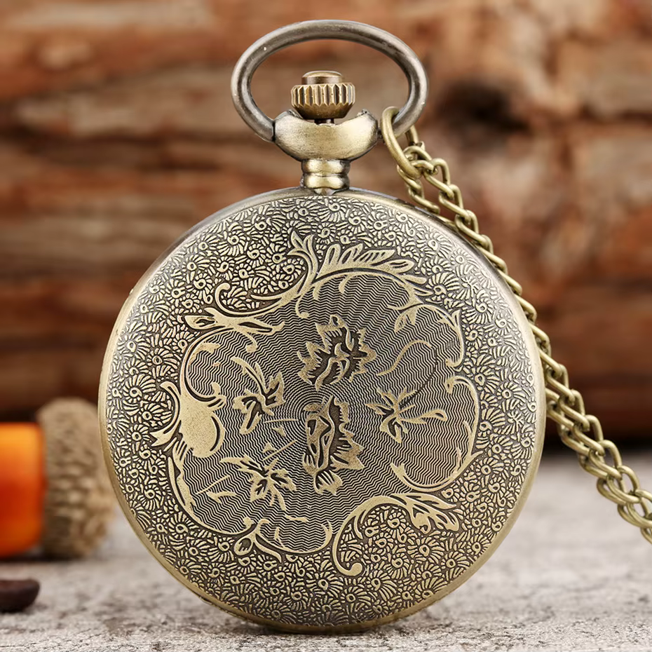 Nouvelle arrivee! Montre-bracelet pour femme avec pendentif mot de passe par gravité – Avec un quartz du diable triangle mystérieux d'oeil à l'étranger. P P P P