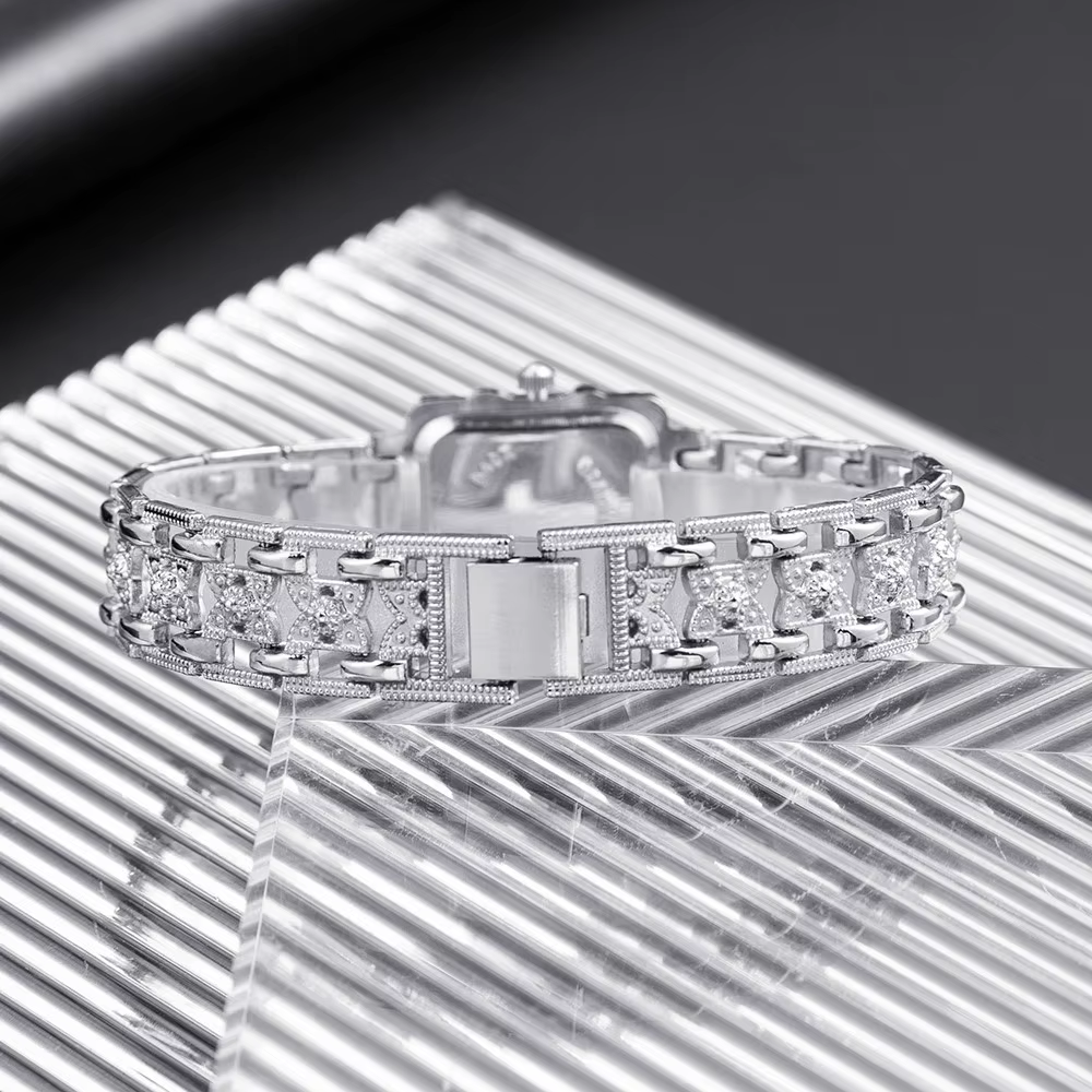Femmes montre Rectangle cadran argent acier inoxydable cristal montres mode Quartz