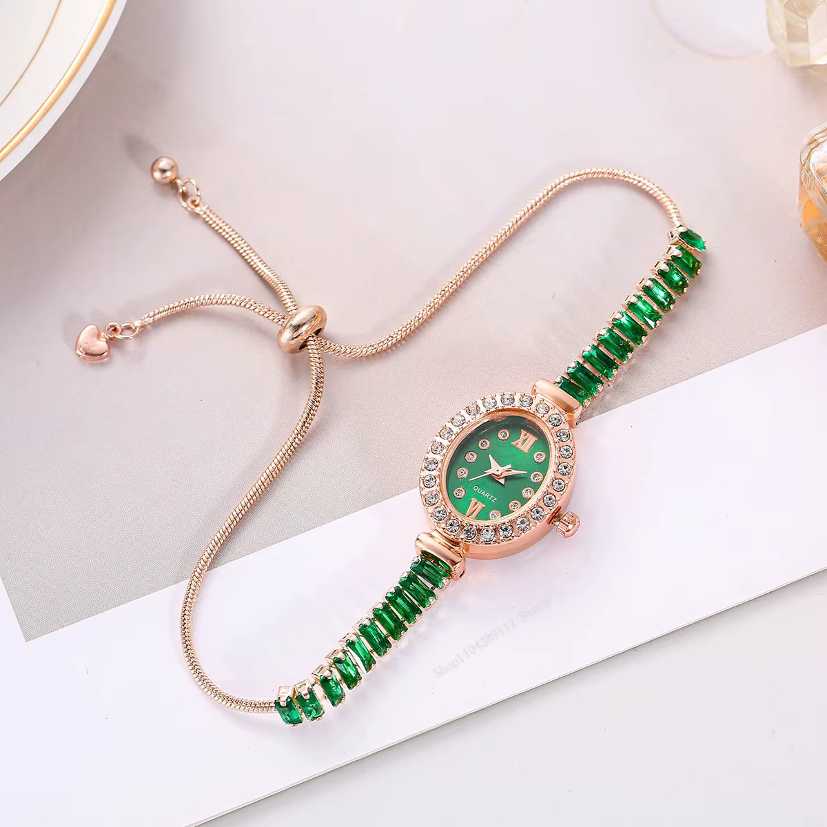 Montre de luxe en or rose avec strass pour femmes