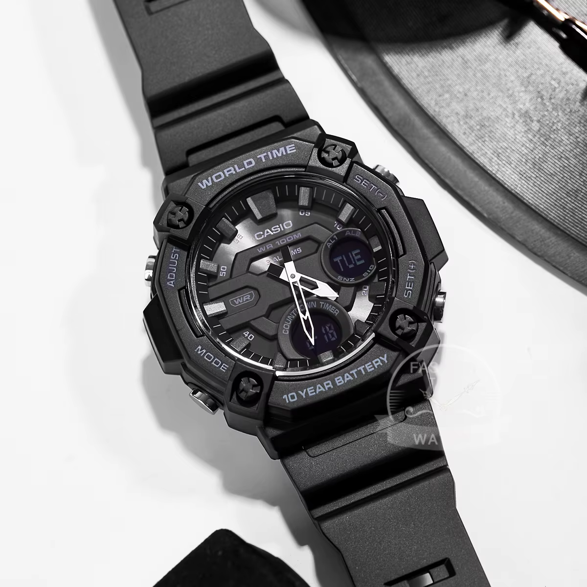 Casio Montre électronique multifonction à double affichage pour hommes série AEQ-120W