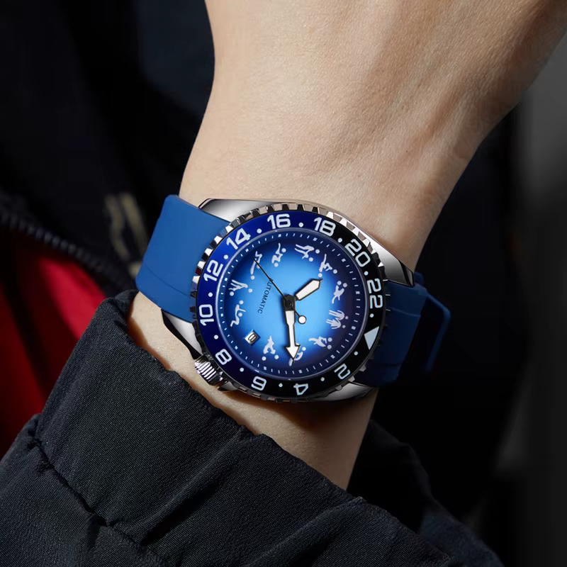 Montre mécanique à cadran bleu unique