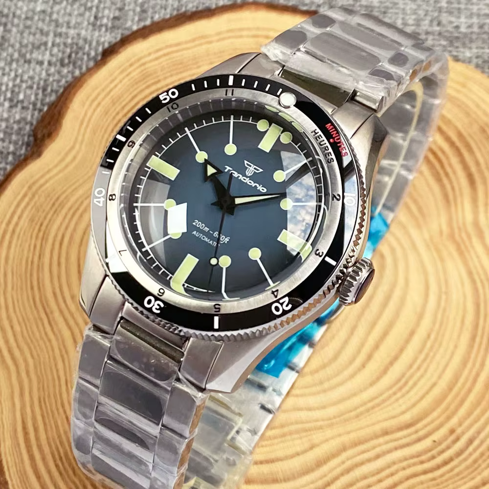 Montre-bracelet mécanique résistante à l'eau 200 m Miyota 8215 Verre saphir bombé Lunette à 120 clics Bracelet en acier Marques lumineuses